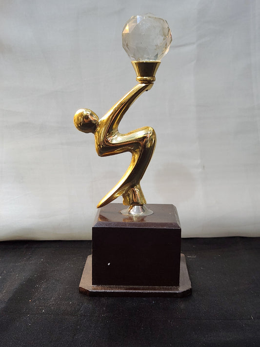 LADY TROPHY A4 (METAL)